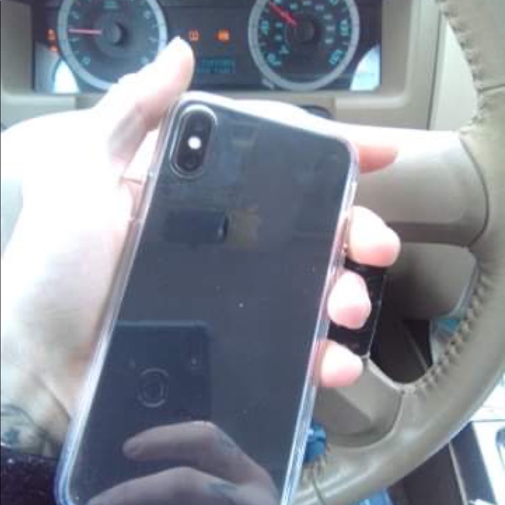 iPhone XS - Picture 3 of 4